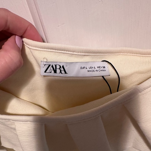 Zara Off the Shoulder White/Cream Top - Size Large - Picture 5 of 6